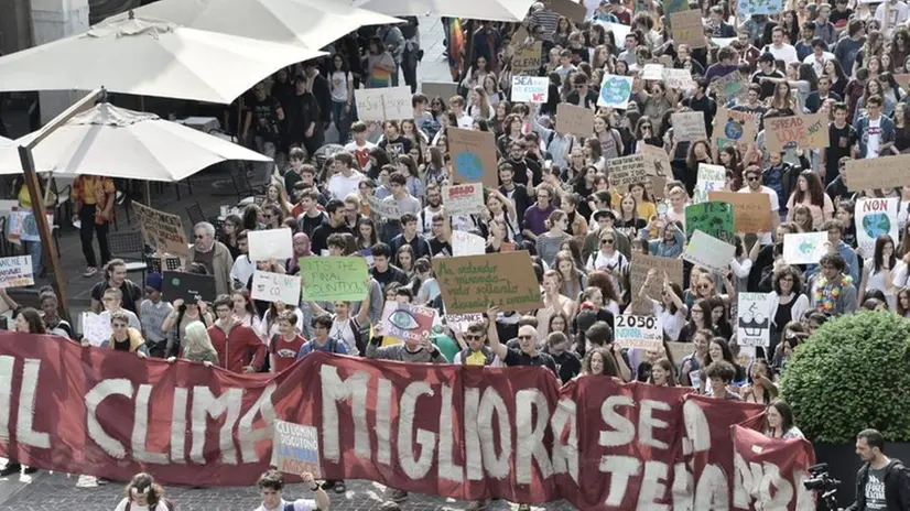 Studenti in marcia a Brescia a favore del clima