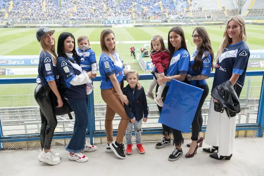 Facce da Brescia, mogli e fidanzate dei calciatori al Rigamonti