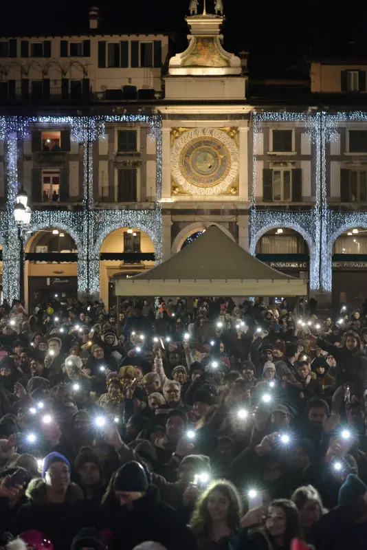 La festa di Capodanno in piazza Loggia