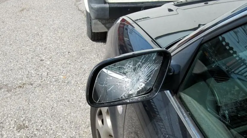 Automobili prese di mira in via Roveglio, Valdini e Sant’Iago