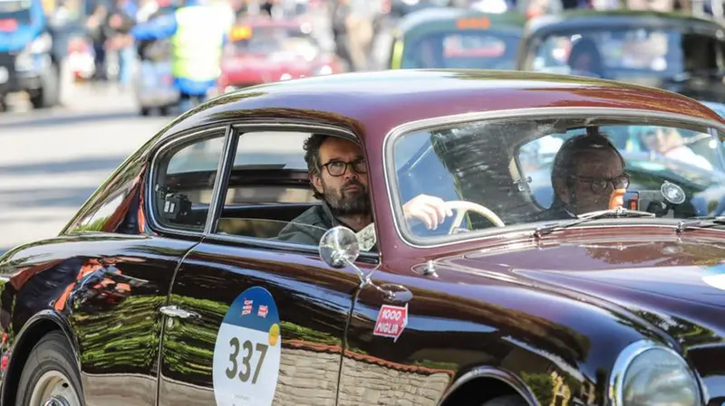 Carlo Cracco alla guida dell'auto 337 -  Foto New Reporter Favretto Checchi © www.giornaledibrescia.it
