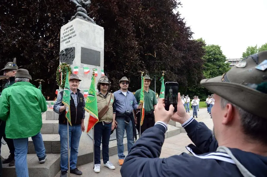 Adunata degli Alpini, i gruppi bresciani a Milano