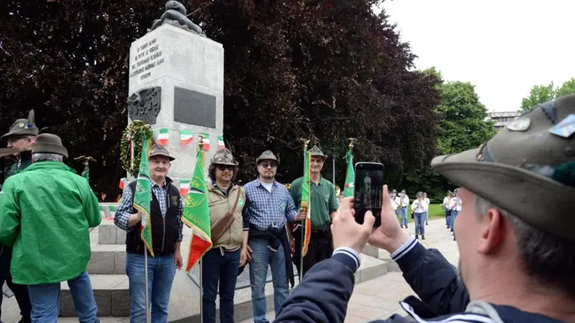 Adunata degli Alpini, i gruppi bresciani a Milano