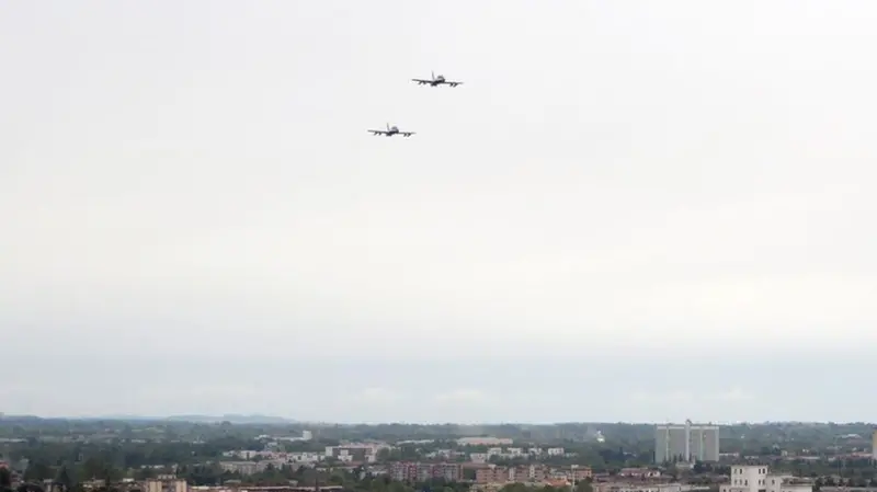 Frecce Tricolori, prove tecniche per la MM nel cielo di Brescia