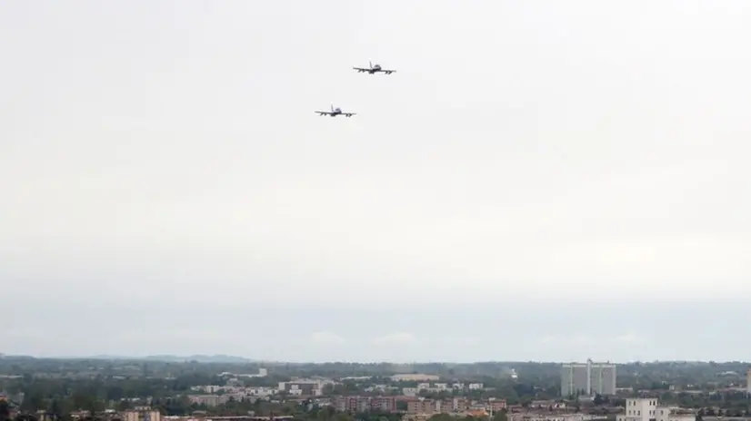Frecce Tricolori, prove tecniche per la MM nel cielo di Brescia