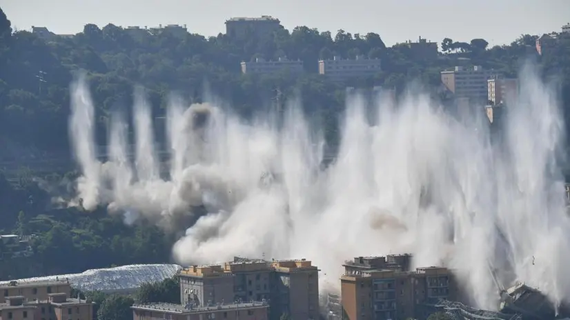 Genova, i monconi del ponte Morandi