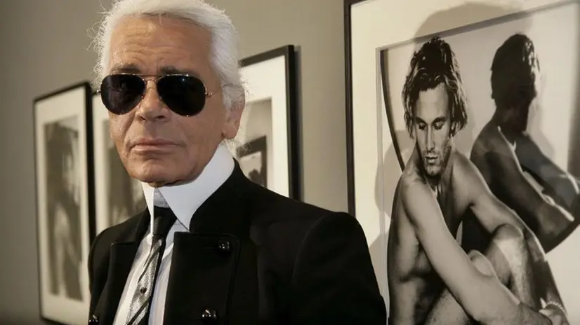 Lo stilista Karl Lagerfeld, direttore creativo di Chanel - Foto Ansa
