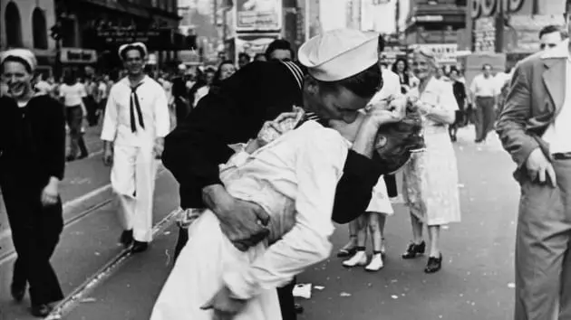 Il celebre bacio a Times Square a New York