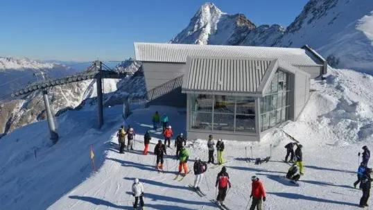 Neve sulle piste da sci (archivio)