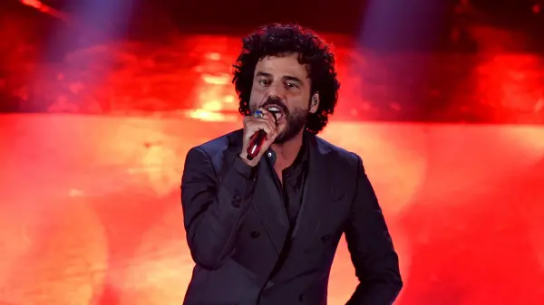 Francesco Renga sul palco dell'Ariston