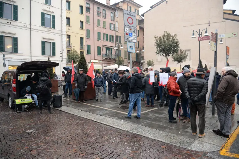 Largo Formentone, il presidio antifascista