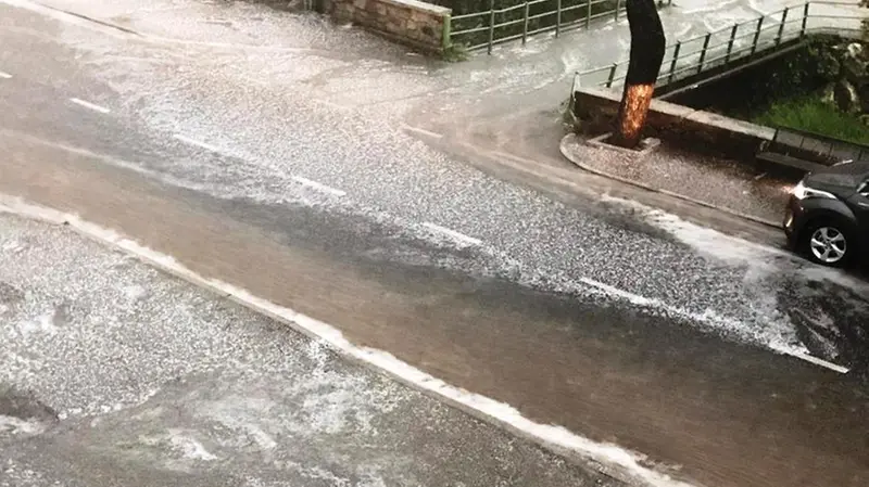 Casto, acqua e grandine per le strade nello scatto di un lettore - © www.giornaledibrescia.it