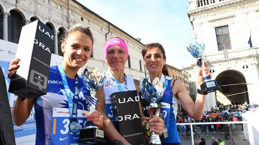 Il podio femminile e maschile della Mezza