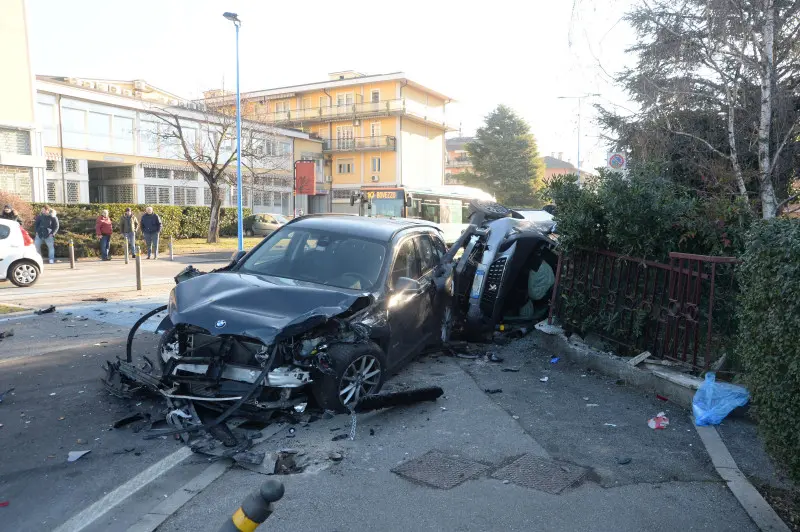 Tremendo incidente in via Branze a Brescia