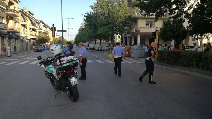 Agenti della Locale in via Lamarmora per l'incidente di Ferragosto © www.giornaledibrescia.it