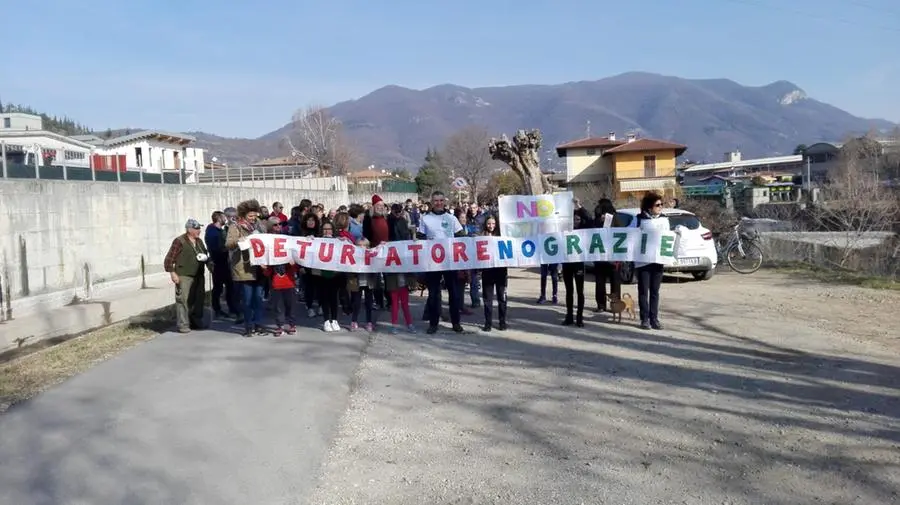La protesta a Gavardo contro il depuratore