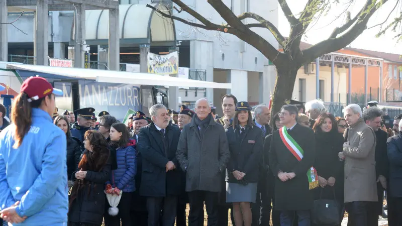 Mattinata bresciana per il ministro Gabrielli, con l’intitolazione del parco accanto alla Questura a