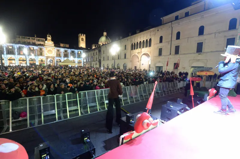 La festa di Capodanno in piazza Loggia