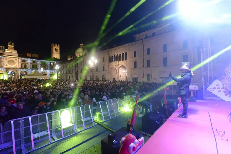 La festa di Capodanno in piazza Loggia