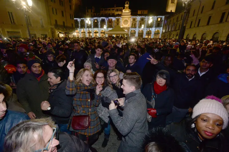 La festa di Capodanno in piazza Loggia