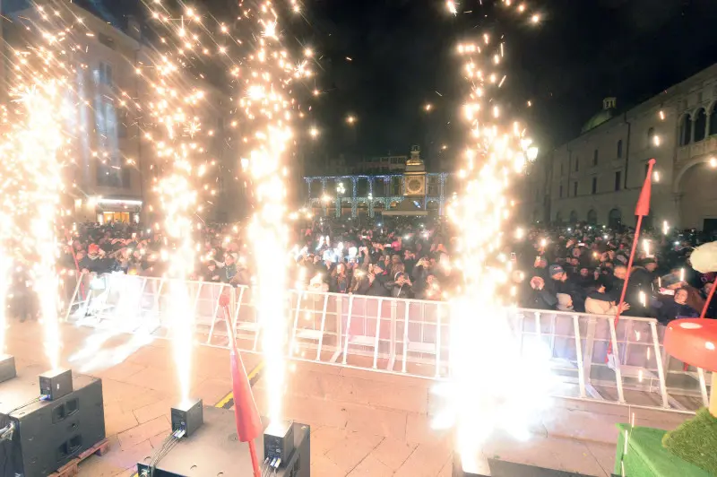La festa di Capodanno in piazza Loggia