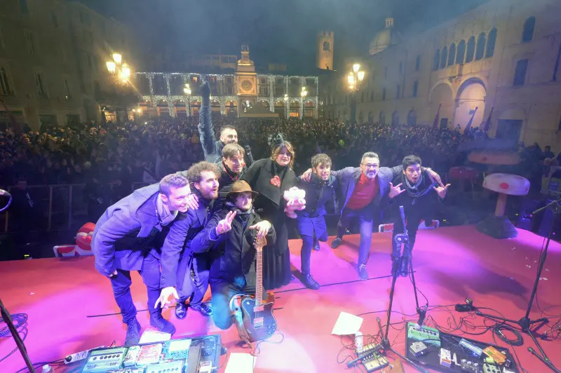 La festa di Capodanno in piazza Loggia