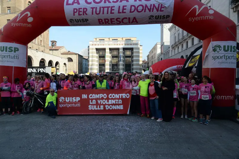 La Corsa Rosa conquista il centro