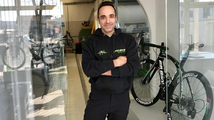 Nell’atelier. Michele Favaloro, 42 anni, da venti costruisce a mano bici di grande qualità © www.giornaledibrescia.it