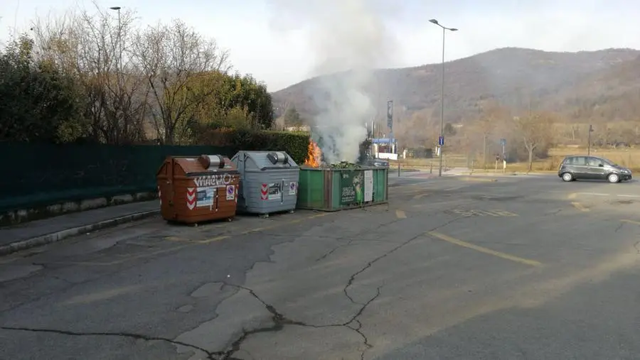 Il rogo in via Torricella di sopra