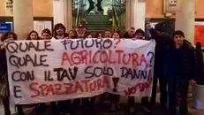 Iniziativa. La protesta degli attivisti No Tav al convegno Coldiretti © www.giornaledibrescia.it