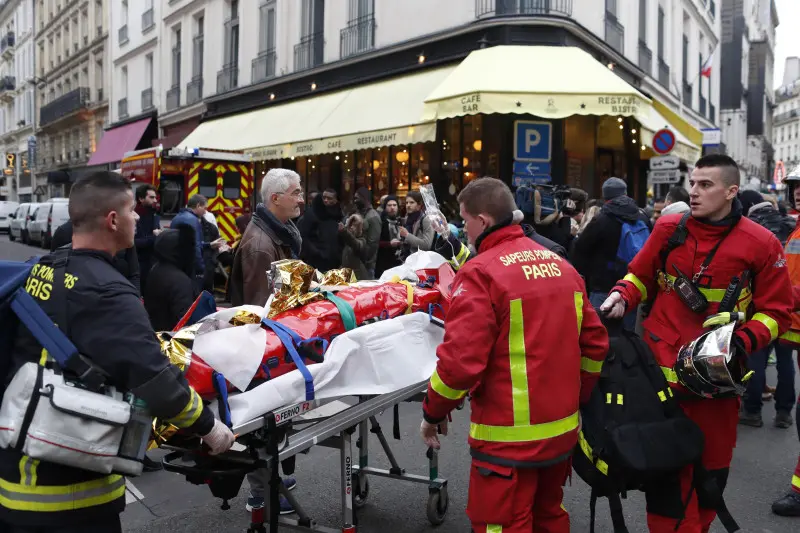 Parigi, esplosione in un panificio: due italiani tra i feriti