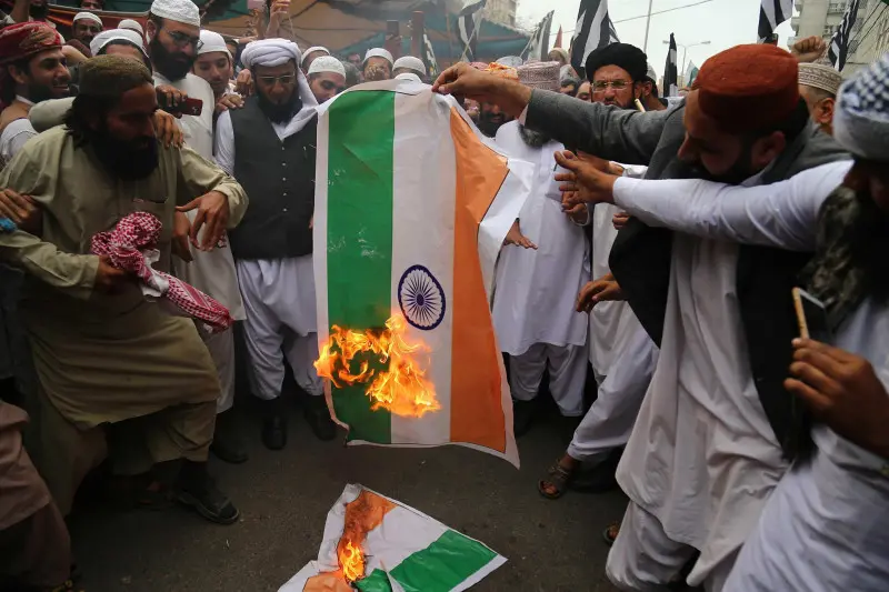 India-Pakistan: rilasciato il pilota abbattuto, ma resta alta la tensione