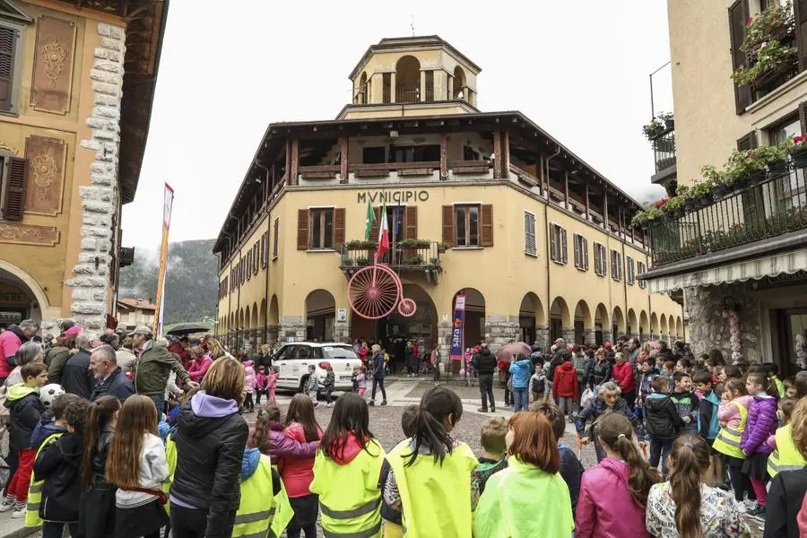 Il passaggio della carovana a Borno