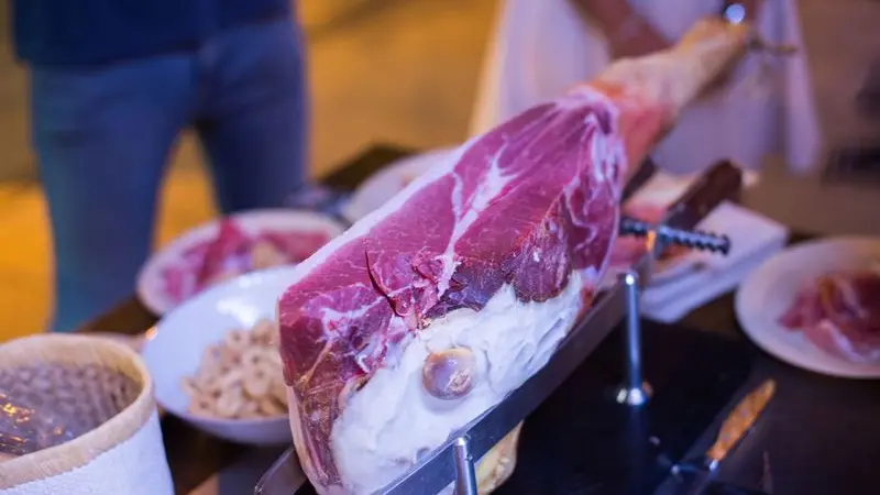 Dal 26 al 28 aprile il Consorzio del Prosciutto di San Daniele arriva sul Lago di Garda