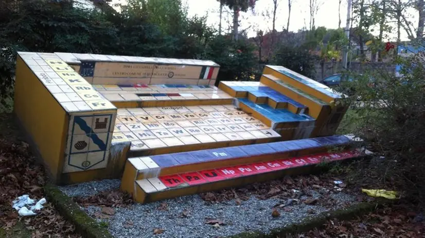 Il monumento dedicato alla Tavola periodica degli elementi - Foto © www.giornaledibrescia.it