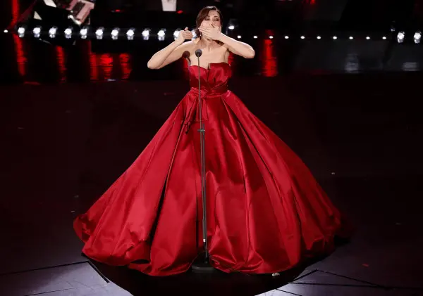 Virginia in rosso al Festival di Sanremo