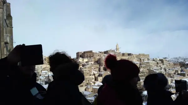 Matera si è svegliata imbiancata