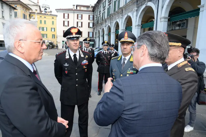 Prefetto Visconti, omaggio ai caduti di piazza Loggia - Foto Strada/Neg © www.giornaledibrescia.it