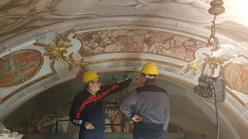 Al lavoro. I restauri in corso della chiesa di San Zenone a Passirano