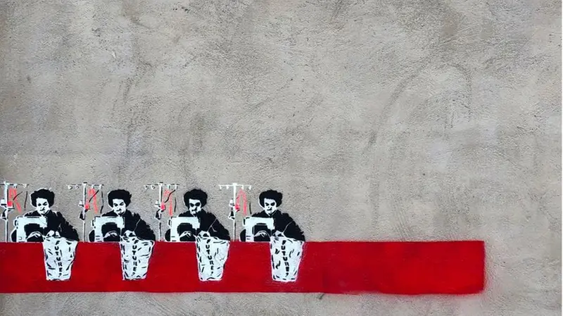 Lo stencil davanti a Fondazione Prada - © Future?