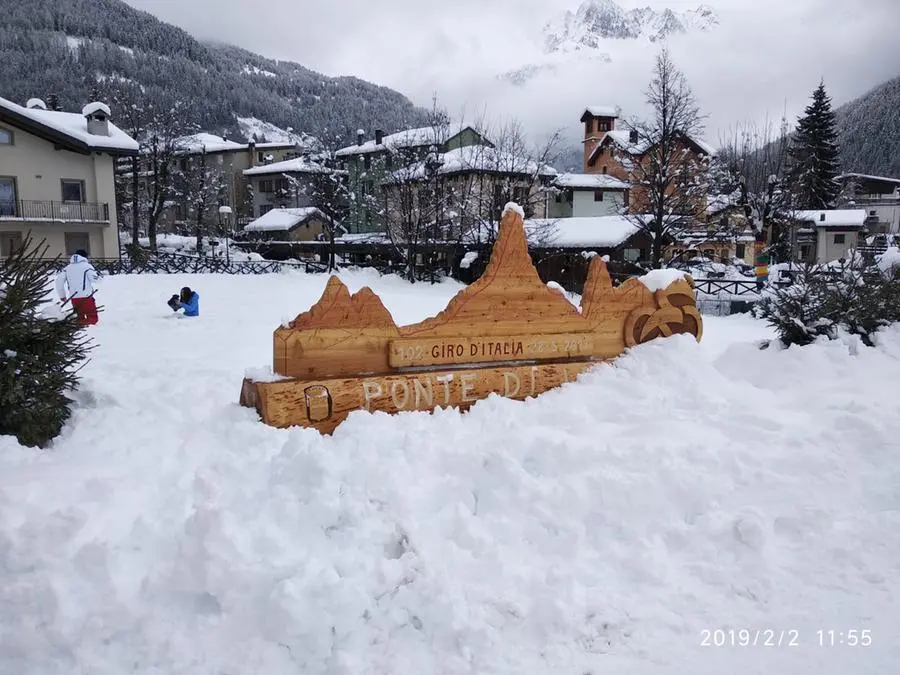 Ponte di Legno e le piste di Montecampione innevate