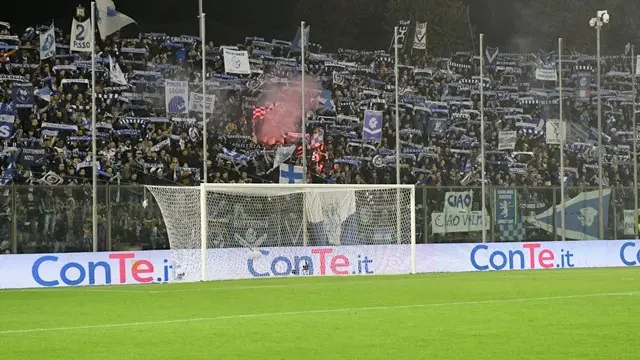 Tifosi del Brescia a Cremona nel 2017 Foto Newreporter