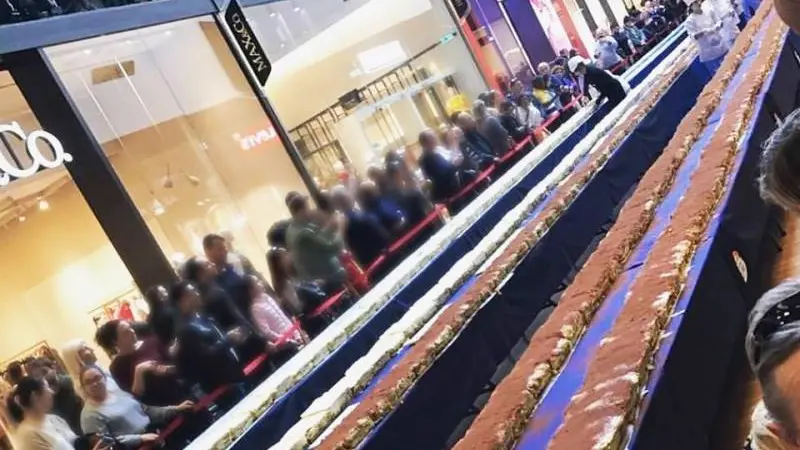 Il tiramisù dei record realizzato a Milano: misura 273 metri  © www.giornaledibrescia.it