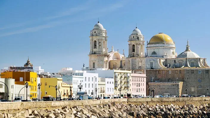 Profondo sud. Una veduta di Cadice, città in cui è avvenuto il fattaccio - © www.giornaledibrescia.it