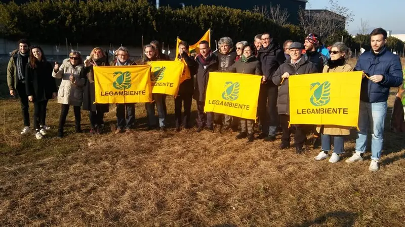 La manifestazione per salvare il Bosco di Lorenzo