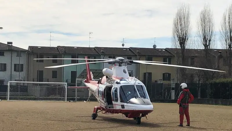 L'elicottero dei Vigili del Fuoco impegnato nelle ricerche di Roccafranca - © www.giornaledibrescia.it