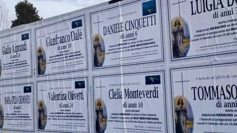 San Paolo, i manifesti funebri pro-migranti con nomi e cognomi locali