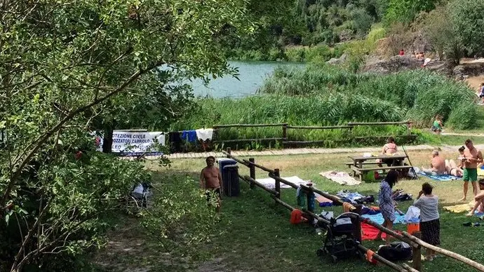 Bella stagione. Turisti al Lago Moro // FOTO D’ARCHIVIO