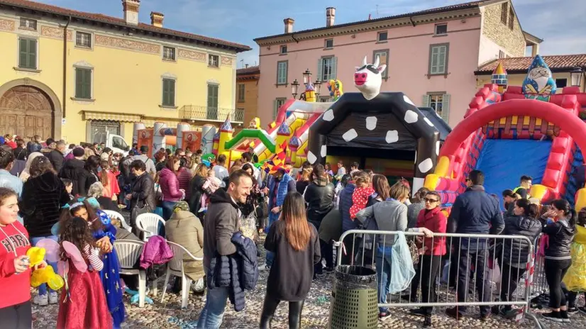 La festa in piazza Rovato
