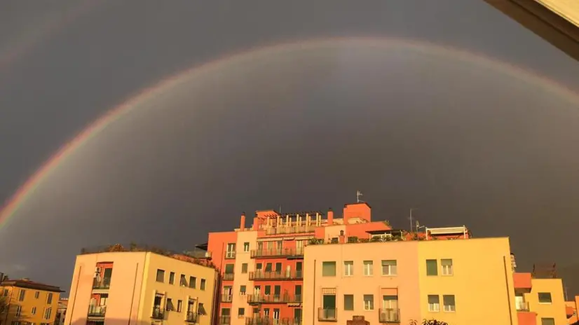 Alcuni scatti dell'arcobaleno inviati dai nostri lettori